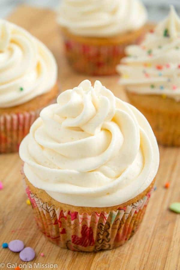 Vanilla Cupcakes with Vanilla Buttercream 1