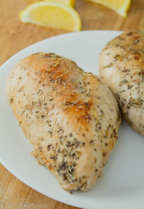 A Simple and Delicious Pan Roasted Lemon Chicken  | Recipe on galonamission.com