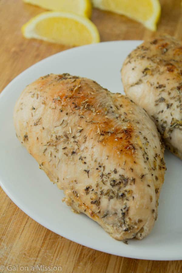 A Simple and Delicious Pan Roasted Lemon Chicken | Recipe on galonamission.com