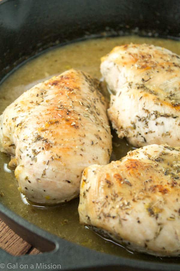 A SImple and Delicious Pan Roasted Lemon Chicken | Recipe on galonamission.com