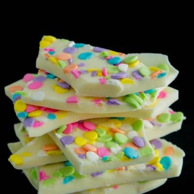 A cute and tasty Three-Ingredient Easter Bark | Recipe on galonamission.com