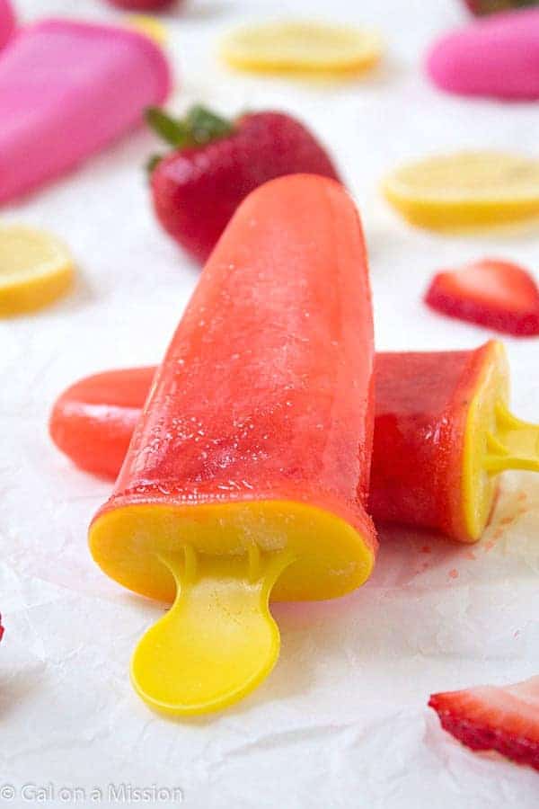 Strawberry Lemonade Popsicles - If you are  a fan of strawberry cupcakes, then you are going to love these! Tastes like you are drinking strawberry lemonade punch! A summer must-have!