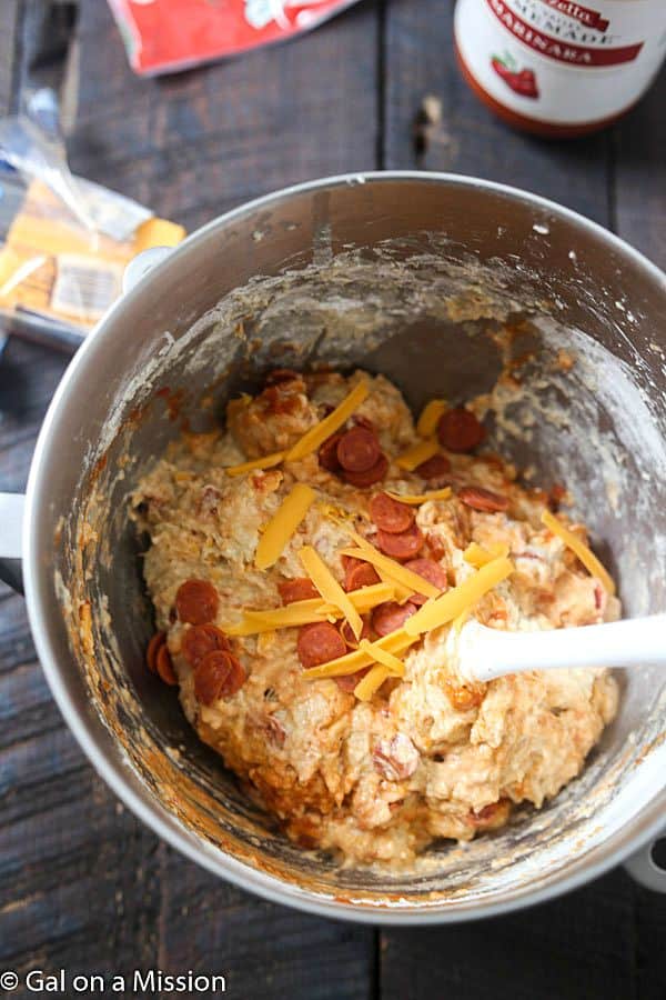 Pepperoni Pizza Quick Bread Recipe - An American favorite stuffed into moist, tender, and flavorful pepperoni pizza quick bread! Ready in no time. Grab the marinara sauce! Move on over pepperoni rolls!