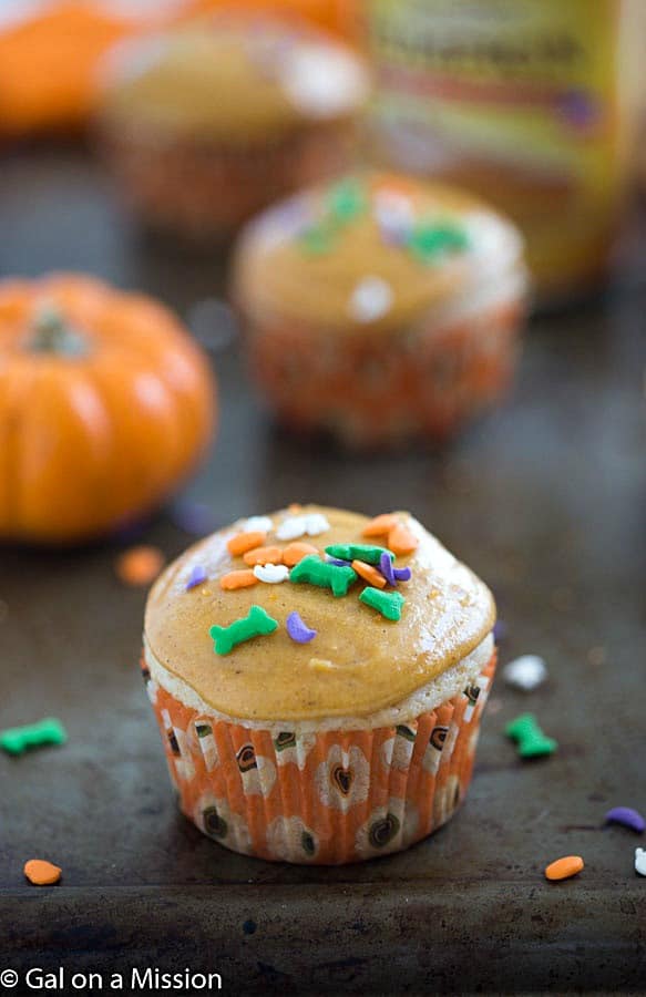 Small-Batch Vanilla Cupcakes with Pumpkin Spice Frosting - Perfectly moist with the most flavorful frosting. The frosting is even better than a pumpkin spice latte! Perfect addition to your frosting recipes!