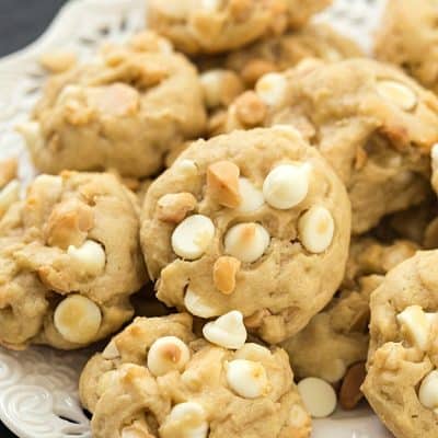 White Chocolate Macadamia Nut Cookies - So easy to make and they taste fantastic! Soft-baked and chewy, perfect with a glass of cold milk!