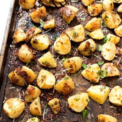 Garlic Parmesan Pan Roasted Potatoes - If you love crispy baked potatoes, you need to try these pan roasted potatoes! Crispy on the outside and moist and tender on the inside! The perfect side-dish to any meal you are making for dinner tonight!