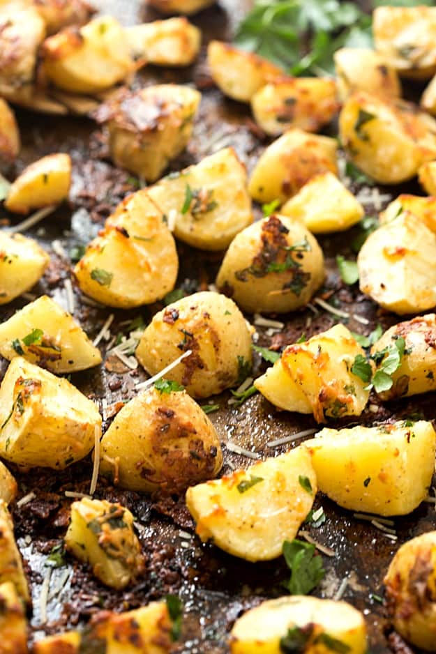 Garlic Parmesan Pan Roasted Potatoes - If you love crispy baked potatoes, you need to try these pan roasted potatoes! Crispy on the outside and moist and tender on the inside! The perfect side-dish to any meal you are making for dinner tonight!