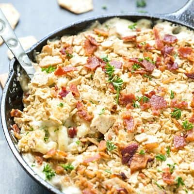 Baked Jalapeno Popper Mac and Cheese - An incredibly easy homemade baked mac and cheese! If you love jalapeno poppers I bet you can't resist this! So creamy and baked to perfection. Don't forgot to add the bacon!