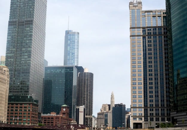11 Amazing Things to do in Chicago, IL - If you are looking to go for a long week or even for a short weekend trip to Chicago, here are the top 11 things to do in Chicago! Contains the best eats, where to see the skyline, and which neighborhoods to visit!