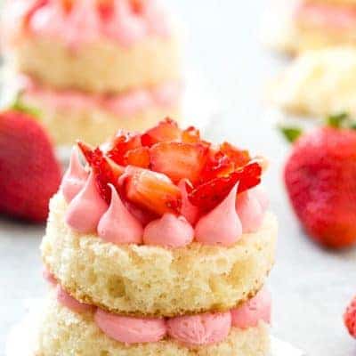 3-Ingredient Strawberry Mini Cupcakes - These mini cupcakes couldn't get any easier and are to die for! They totally melt in your mouth and perfect for your next party or when you have a sweet tooth!