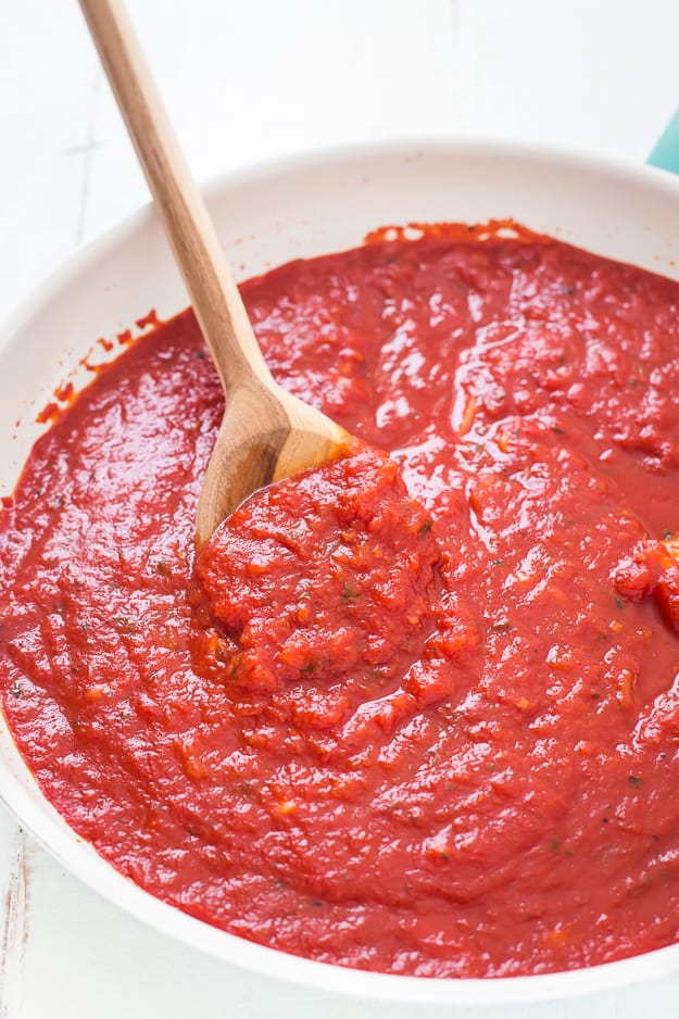 Quick & Easy Marinara Sauce - Skip the store-bought marinara sauce and make it homemade! This marinara sauce is the BEST and made with real and fresh ingredients! A simple recipe you need!